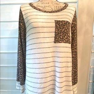 Hailey & Co Ivory $ Leopard Long sleeve Banded Cuff Front Pocket Shirt NWT M
